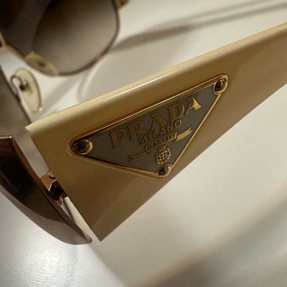 Prada sunglasses - Picture 3 of 9